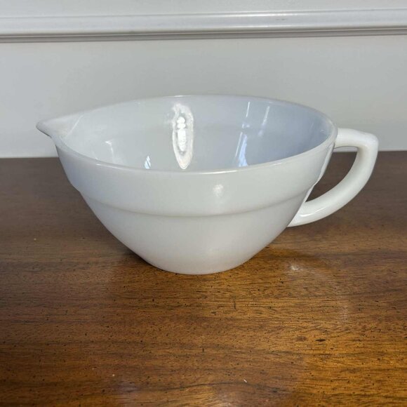 Vintage Anchor Hocking Fire King milk glass mixing bowl - Picture 1 of 10